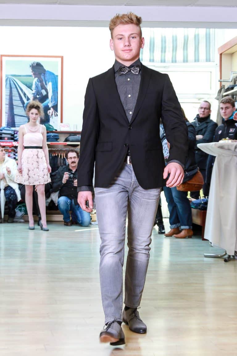 Jugendweihe Mode und Abiball Kleidung in Schönebeck