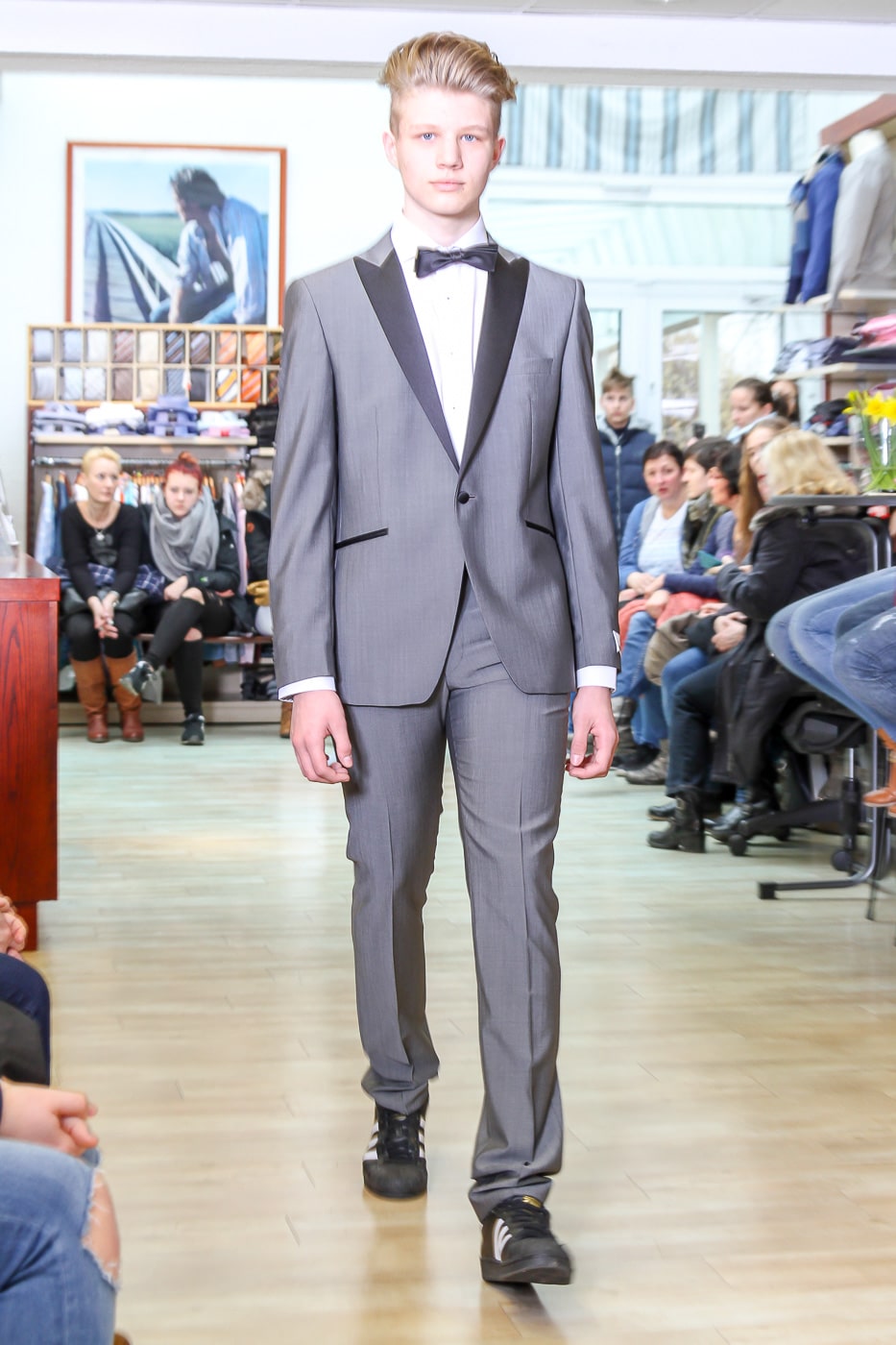 Jugendweihe Mode und Abiball Kleidung in Schönebeck