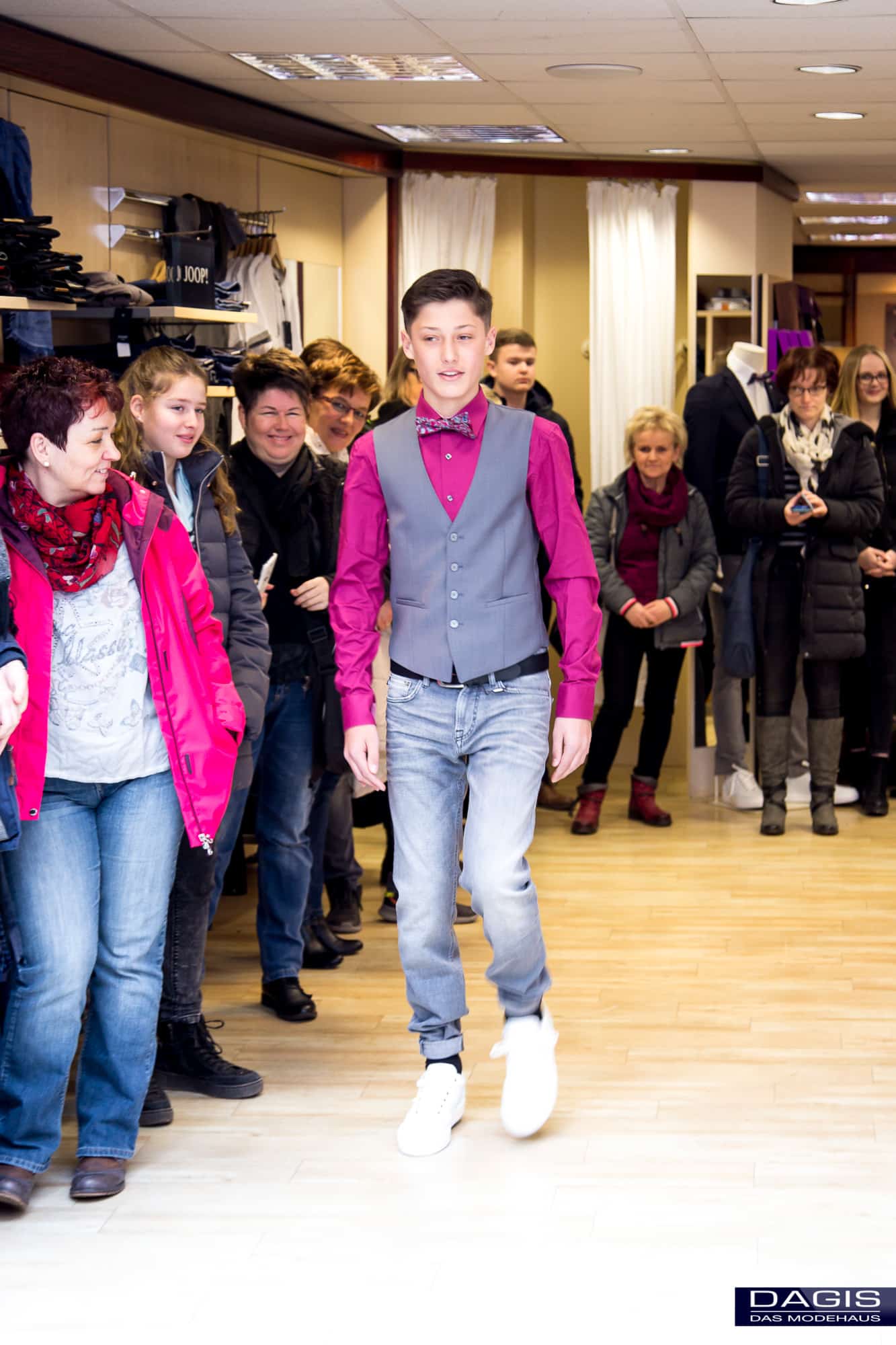 Jugendweihe Mode und Abiball Kleidung in Schönebeck