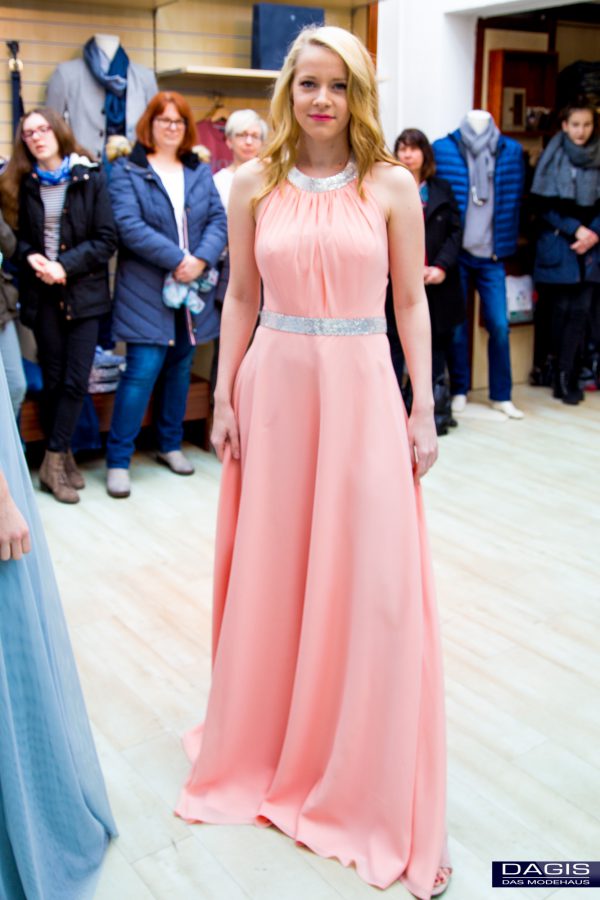 Jugendweihe Mode und Abiball Kleidung in Schönebeck